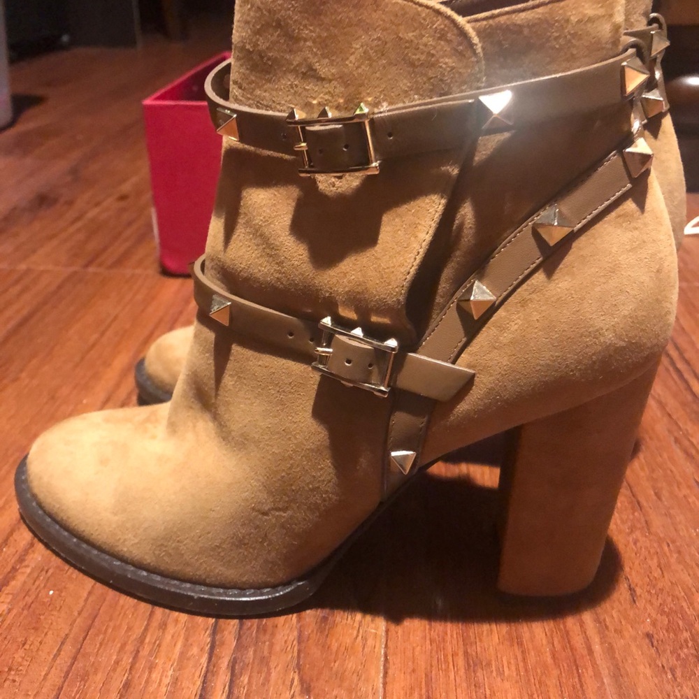 Valentino Garavani Rockstud Booties size 39 Tan - Picture 8 of 8